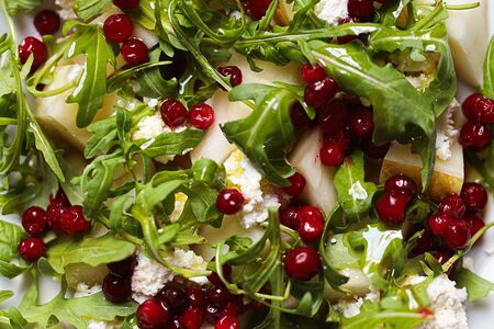 Салат из моченых яблок с брусникой