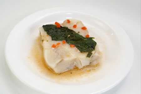 Филе белой рыбы припущенное