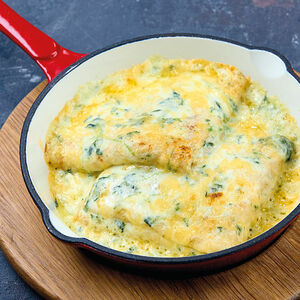 Запеченые блинчики с курицей и беконом