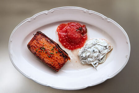 Батат, томатная сальса, дзадзики