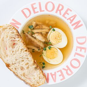 Куриный бульон с яйцом и куриным филе