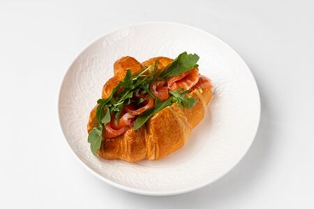 Круассан с семгой