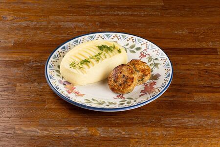 Рыбные котлетки с картофельным пюре