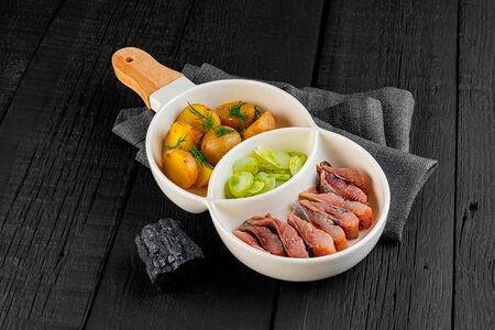 Дальневосточная сельдь собственного посола с картофелем беби