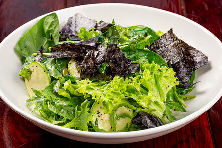 Большой зеленый салат