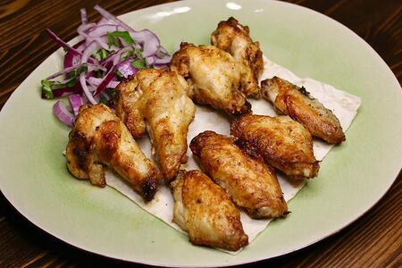 Куриные крылышки на углях