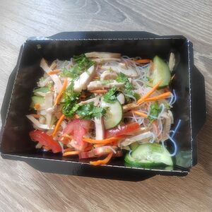 Салат с куриным филе и фунчозой