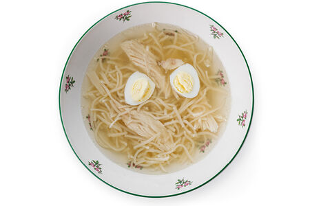 Лапша с курицей и перепелиным яйцом