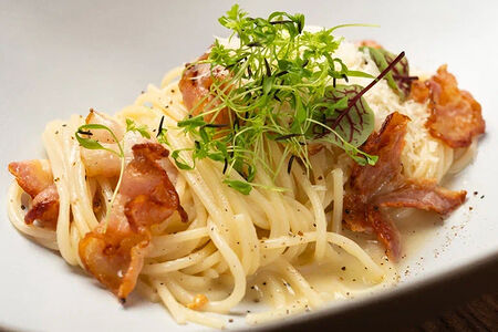 Паста с беконом и пармезаном