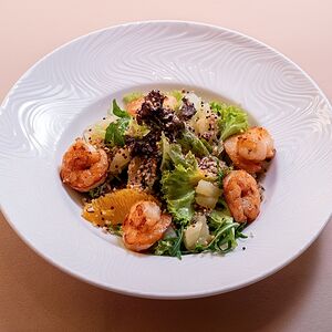 Салат с креветками и апельсином