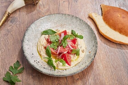 Бакинские томаты на креме из кавказских сыров