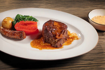 Голова телёнка с овощами