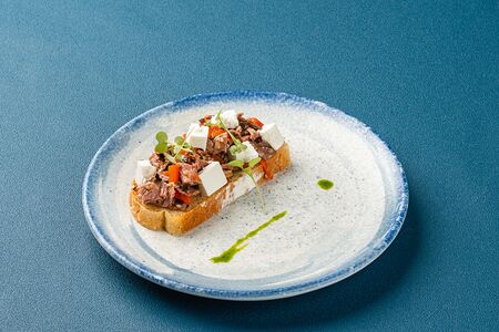 Брускетта с ростбифом