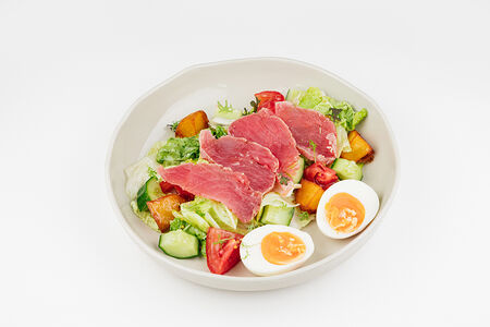 Салат с тунцом под цитрусовой заправкой