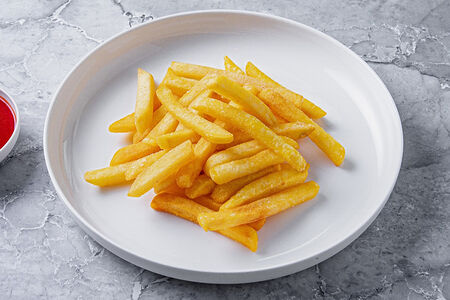 Картофель фри с кетчупом