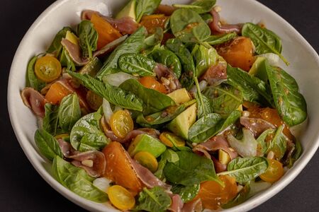 Копченая утка с инжиром, сливой и сельдереем 