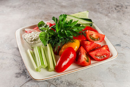 Ассорти свежих овощей