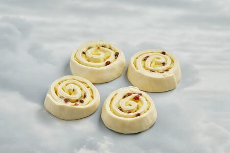 Рулет с ромом и изюмом замороженный