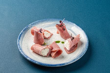 Рулетики из ветчины