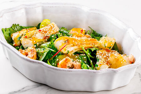 Салат с морепродуктами и соусом из манго