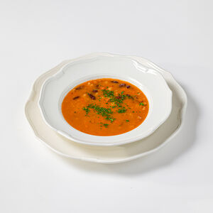 Фасолевый суп с беконом и острым перцем