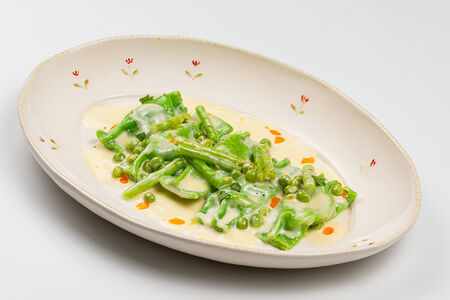 Равиоли, спаржа, морепродукты