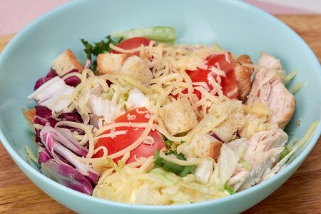 Салат Цезарь курицей