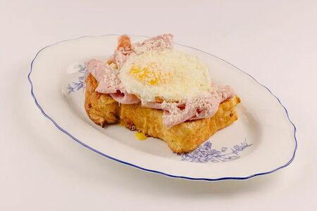 Крок-мадам с мортаделлой