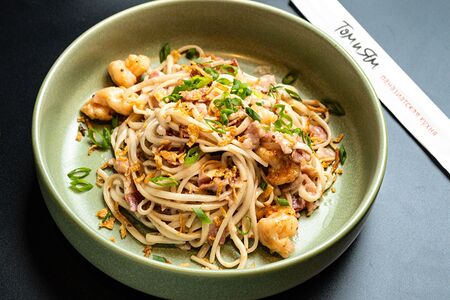 Удон с креветкой и беконом