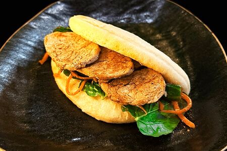 Закуска: Бао со свининой