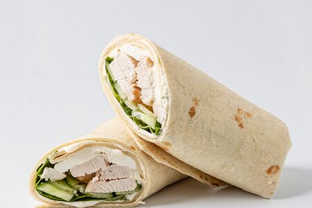 Ролл с курицей и моцареллой