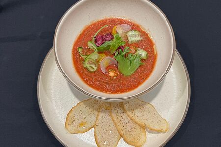 Холодный суп Гаспачо с пряными крутонами 