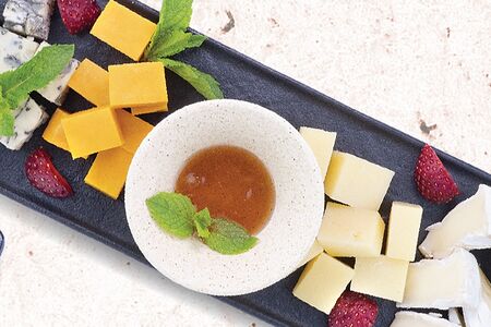 Сырная тарелка с конфи