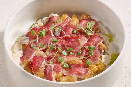 Картофельные ньокки с хамоном из утки и муссом из угря