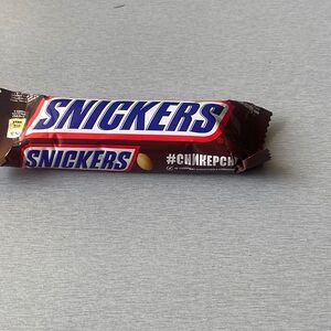 Шоколадный батончик Snickers