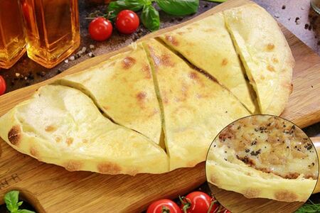 Кальцоне Болоньезе с карамелизированным луком