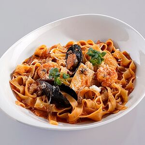 Паста неро с морепродуктами