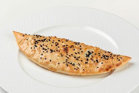 Кальцоне с лососем