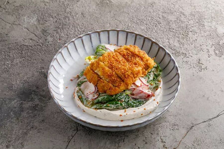 Салат с цыпленком кацу