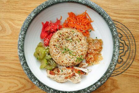 Жареный рис с куриным филе в азиатском соусе