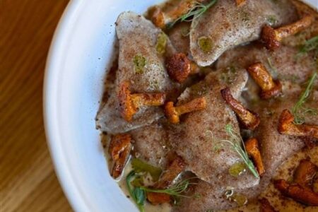 Вареники из ржаной муки c картофелем и лисичками