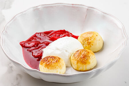 Сырники с клубничным соусом