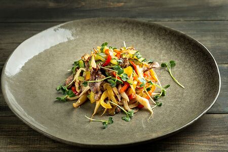 Салат Мясной горячий