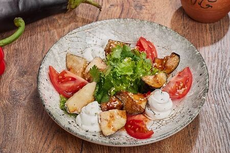 Салат с хрустящими баклажанами