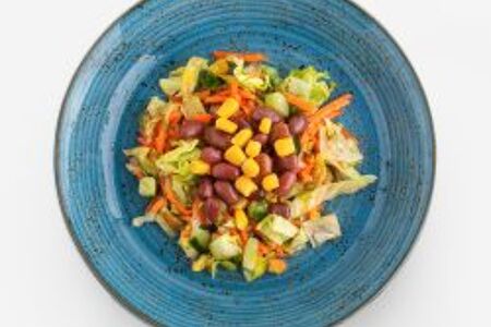 Салат с фасолью и кукурузой