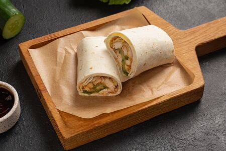 Ролл с курицей терияки