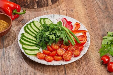 Свежие овощи и зелень