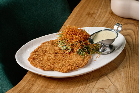 Шницель чкмерули с салатом коул слоу