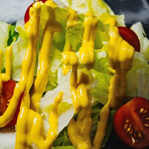 Микс-салат в заправке с томатами черри