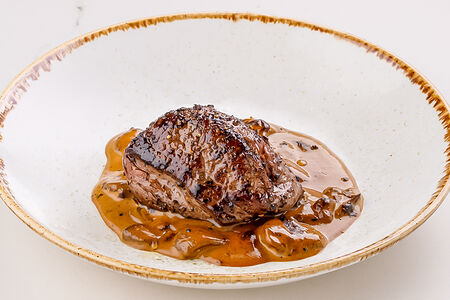 Пеппер-стейк с грибами